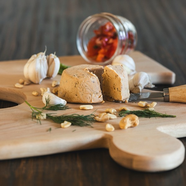 Dee's Nutty Cheese vegan cashew cheese